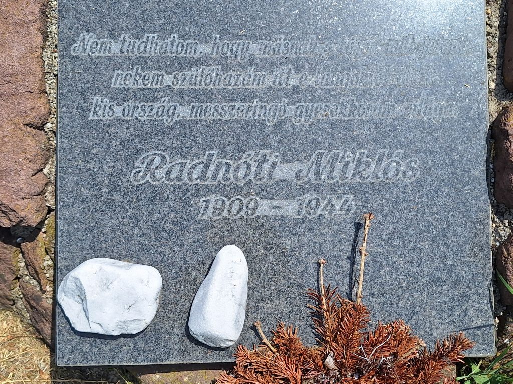 Radnóti Miklós emlékhelye Szentkirályszabadján